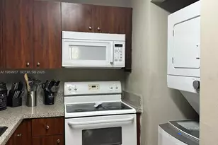 10000 NW 80th Ct, Hialeah Gardens, FL 33016 - Photo 9