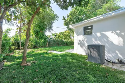 560 NE 110th Ter, Miami, FL 33161 - Photo 43