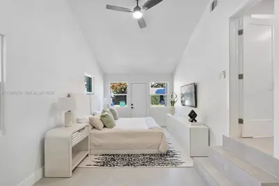 560 NE 110th Ter, Miami, FL 33161 - Photo 17