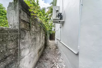 1523 NW 38th St, Miami, FL 33142 - Photo 21