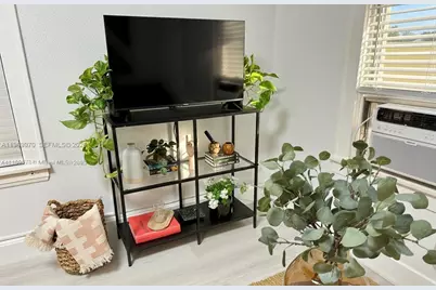 126 Mendoza Ave #2, Coral Gables, FL 33134 - Photo 5