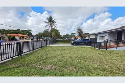 3041 NW 16th St, Miami, FL 33125 - Photo 5
