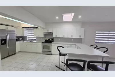 3041 NW 16th St, Miami, FL 33125 - Photo 9