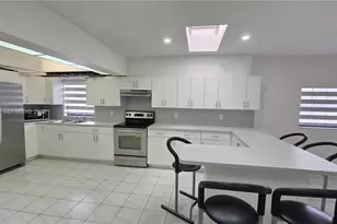 3041 NW 16th St, Miami, FL 33125 - Photo 9