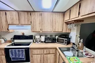 10076 NW 6th St, Pembroke Pines, FL 33024 - Photo 7