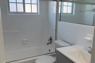 105 NE 12th Ave, Hallandale Beach, FL 33009 - Photo 19