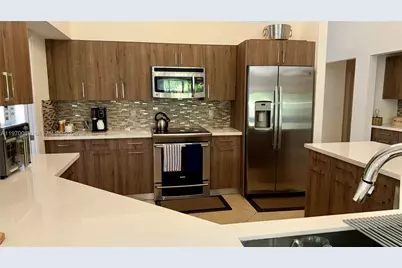 1040 Sandalwood Ln, Weston, FL 33326 - Photo 7