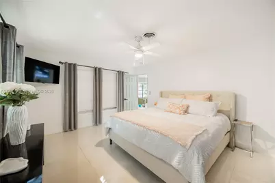 2121 NE 62nd St, Fort Lauderdale, FL 33308 - Photo 9