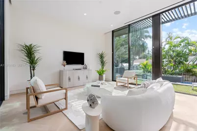 536 W 51st St, Miami Beach, FL 33140 - Photo 3