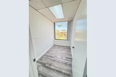 2100 W 76th St #201-203, Hialeah, FL 33016 - Photo 11