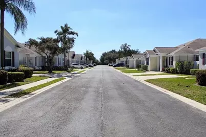 5911 Kelsey Ln, Tamarac, FL 33321 - Photo 5