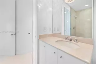 100 S Pointe Dr, Miami Beach, FL 33139 - Photo 39