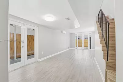 1096 W 42nd Pl #33, Hialeah, FL 33012 - Photo 5