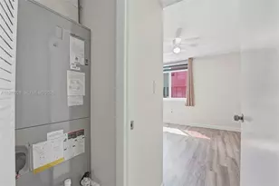 1096 W 42nd Pl, Hialeah, FL 33012 - Photo 19