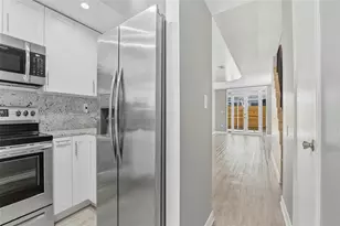 1096 W 42nd Pl, Hialeah, FL 33012 - Photo 11