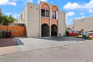 1096 W 42nd Pl, Hialeah, FL 33012 - Photo 3