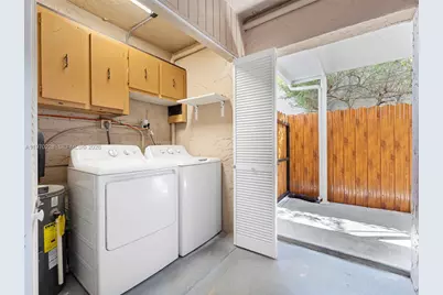 1096 W 42nd Pl #33, Hialeah, FL 33012 - Photo 27