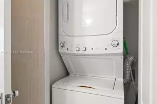 110 Washington Ave, Miami Beach, FL 33139 - Photo 19