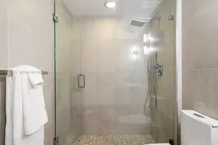 110 Washington Ave, Miami Beach, FL 33139 - Photo 15
