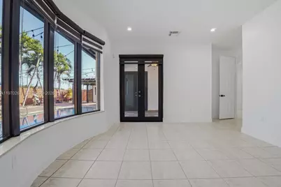 16401 NW 77th Pl, Miami Lakes, FL 33016 - Photo 7