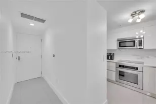 253 NE 2nd St, Miami, FL 33132 - Photo 5