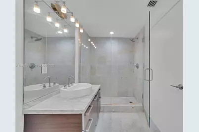 253 NE 2nd St #3106, Miami, FL 33132 - Photo 17