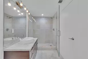 253 NE 2nd St, Miami, FL 33132 - Photo 17