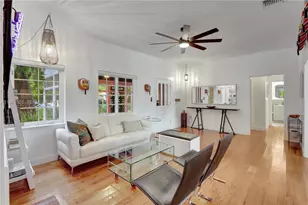 842 NW 9th Ct, Miami, FL 33136 - Photo 9