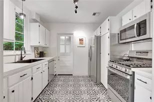 842 NW 9th Ct, Miami, FL 33136 - Photo 15