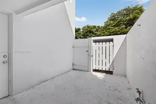 5090 Elmhurst Rd, West Palm Beach, FL 33417 - Photo 5