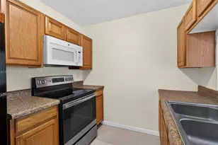 5090 Elmhurst Rd, West Palm Beach, FL 33417 - Photo 9