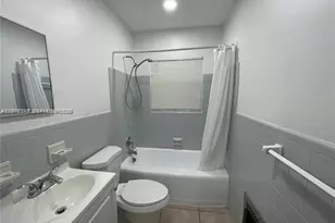 1717 NE 12th St, Fort Lauderdale, FL 33304 - Photo 5