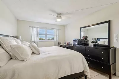 804 SE 7th St #402, Deerfield Beach, FL 33441 - Photo 23
