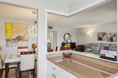 804 SE 7th St #402, Deerfield Beach, FL 33441 - Photo 5