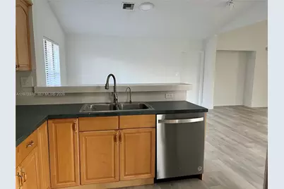 6641 NW 52nd St #6641, Coral Springs, FL 33067 - Photo 7