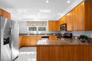621 NE 8th Ave, Fort Lauderdale, FL 33304 - Photo 11