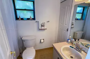 956 Mockingbird Ln, Plantation, FL 33324 - Photo 25