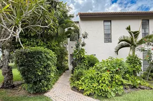 956 Mockingbird Ln, Plantation, FL 33324 - Photo 1