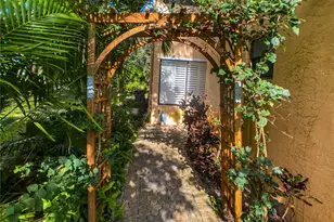 956 Mockingbird Ln, Plantation, FL 33324 - Photo 3