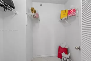 3300 W Rolling Hills Cir, Davie, FL 33328 - Photo 21