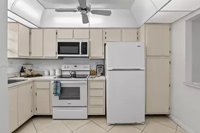 3300 W Rolling Hills Cir #302, Davie, FL 33328 - Photo 3