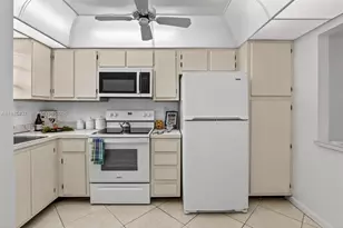 3300 W Rolling Hills Cir, Davie, FL 33328 - Photo 3