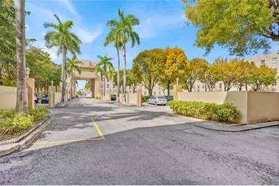 7400 W 20th Ave #402, Hialeah, FL 33016 - Photo 11