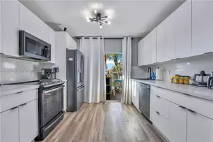 7020 NW 173rd Dr, Hialeah, FL 33015 - Photo 7