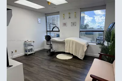 1250 E Hallandale Beach Boulevard, Hallandale Beach, FL 33009 - Photo 15