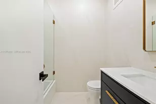 8511 NW 141st Terrace, Miami Lakes, FL 33016 - Photo 19