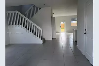 2638 SE 9th St, Homestead, FL 33035 - Photo 5