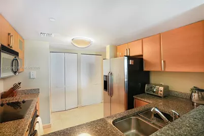 2101 Brickell Ave #1812, Miami, FL 33129 - Photo 15