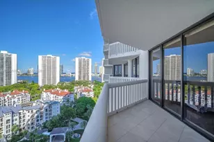 1000 E Island Blvd, Aventura, FL 33160 - Photo 37