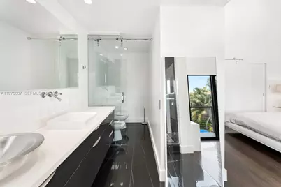 3560 W Fairview St, Miami, FL 33133 - Photo 25